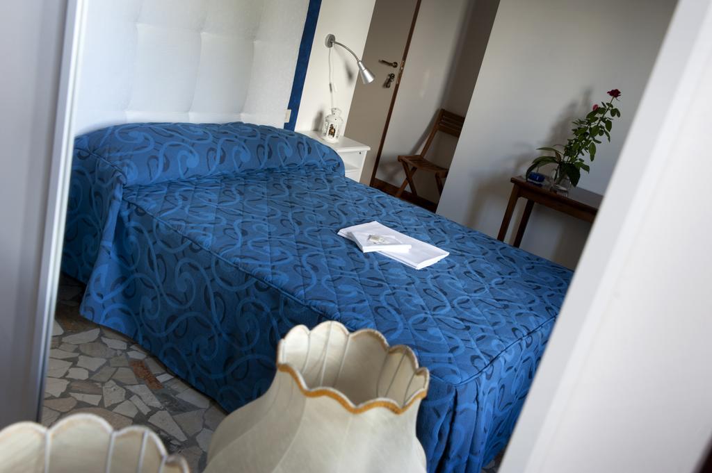 Hotel Caselle 산레자로디사베나 객실 사진